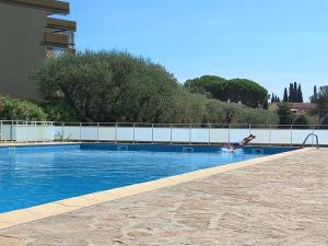 T1 climatisé avec jardin, piscine, tennis, à 750m de la plage - Parc Des Oliviers - FR-1-610-85