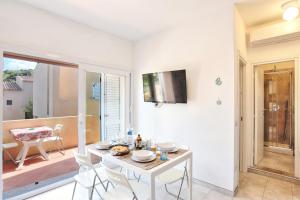 Paradiso Pool Apartments by DomusAway img28