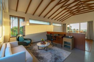 StayVistas Isabella - Siridao - 10BHK Beach-View Villa with Home Theatre