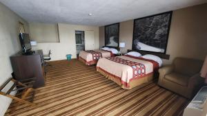 Queen Room with Two Queen Beds - Non-Smoking room in Super 8 by Wyndham Centerville-Richmond