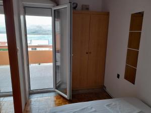 Apartments with parking space Pag - 6542