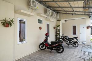 RedDoorz Plus near RS JIH Solo