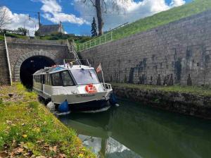 Maisons de vacances La Louee du canal : Maison 2 Chambres