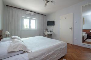 Apartment A Kind of Magic