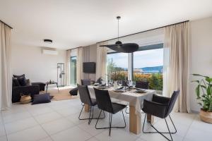 Luxury Villa Encanto with Heated Pool