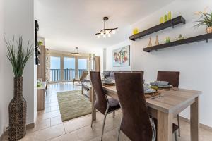 Spectacular Sea views parking and pool