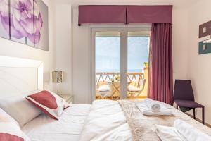 Spectacular Sea views parking and pool