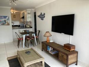 Cozy, 2 bedroom beachfront apartment