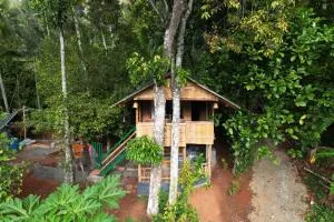 Fab - Bamboo Hut with Open Shower - Kūmudi