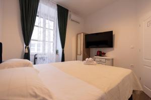 Throne of Dubrovnik Room 1