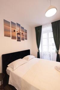 Throne of Dubrovnik Room 1