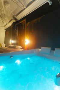 Capsule Art Déco - Jacuzzi - Netflix - Home Cinéma - Arcade de jeux & Nintendo switch - 2 chambres - Filet suspendu