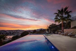 Luxury Villa Black Pearl with Pool