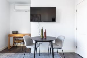 Central Sq Studio w Doorman nr T Stop BOS-311