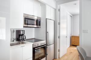 SoHo 1br w outdoor space in-unit wd NYC-1142