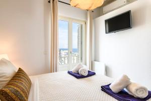 Supreme Mykonos Town House with Views & Pool & Parking