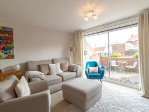 Cosy Seaside Home with Free Parking - Pass the Keys