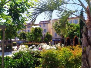 spacieux logement vieil antibes climatisé 5 minutes plages