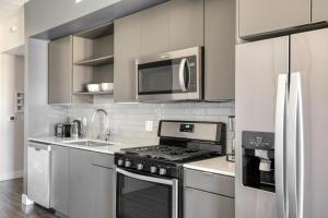 Hollywood 1br w pool gym nr Santa Monica Blvd LAX-906