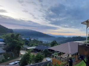 Mon Jaw Doi at Monjam