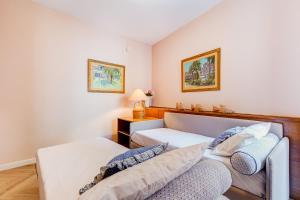 BMGA l Luxury Home with Patio in Trastevere