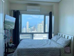 Makati Penthouse with Stunning City Skyline View - 4-звездочные отели в городе Манила