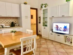 BEST CHOICE - MIGLIORE SCELTA - La Maison de Gioel - ENTIRE HOUSE - INTERA CASA - WITH KITCHENETTE - CON CUCININO - WITH WASHING MACHINE - CON LAVATRICE - FREE PUBLIC PARKING IN FRONT OF THE HOUSE - PARCHEGGIO PUBBLICO GRATUITO DIFRONTE ALLA CASA