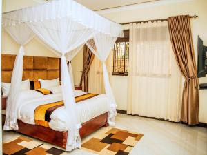 2 Bed - Sleeps 4 - Parking - 20 min to Airport