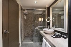 Superior King or Twin Room room in Mercure Istanbul Bomonti