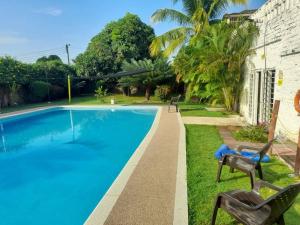 casa con piscina aeropuerto flandes