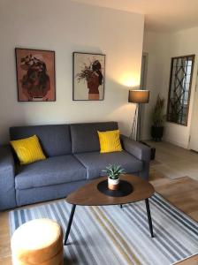 Onebedroom apartment with a pool and jacuzzy