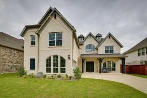 Fenced Yard and Pool Access Spacious Mansfield Home - Midlothian