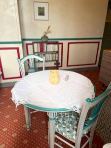 Appartements La Mascotte des thermes de Montbrun les bains : photos des chambres