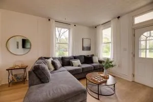 Modern Family Home in Mason with Backyard and Fire Pit - Jericho