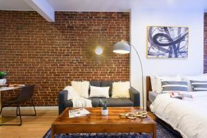 83-3W UES Central Park Newly Furnished XL Studio