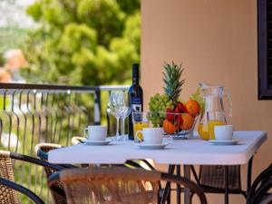 Apartment Zora in Seline, near pebble beach 