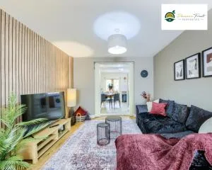 Low rate Near Coventry College & Warwickshire Hospital -3 Bedroom house with Ensuite bathroom With free Netflix, Wi-fi, Parking & Garden, - DSC - Exhall