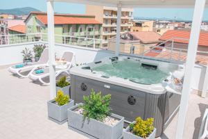 Skyfive Water Apartment img20