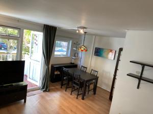 Beautiful Central duplex Flat, 2 Bedroom & Balconies, excellent transport links to sights