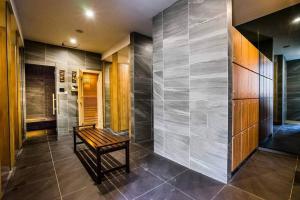 AmazingSkyBlueSuite•OwnBathtub