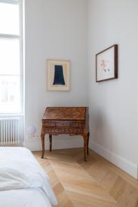 2-Bedroom Apartment with Private Library