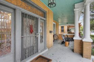 Big Yellow Brick House - Victorian District