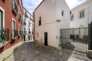 WHome Alfama 2-Bed Minimalist Retreat for Digital Nomads & Remote Workers