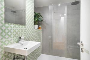 WHome Alfama 2-Bed Minimalist Retreat for Digital Nomads & Remote Workers