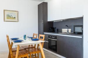 Large studio with a breathtaking view of the sea