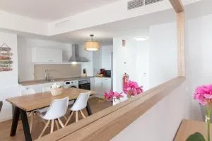 Global Properties, Apartamento de 2 habitaciones con terraza y vistas al mar - Almarda