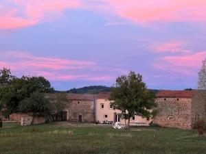 Maisons de vacances Grand Gite Confortable en Auvergne - Belle vue : photos des chambres