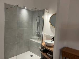 Appartements T3 avec spa, hyper centre, port : photos des chambres