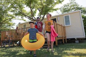 Maisons de vacances Camping Rouffignac-St-Cernin : photos des chambres