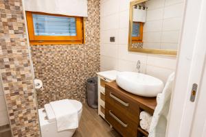 House "HISCA" With Private Terrace, BBQ, Fireplace, Sauna, Hot Tub